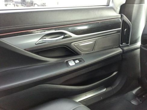 Used 2019 BMW 750i w/ Executive Package RWD image 33