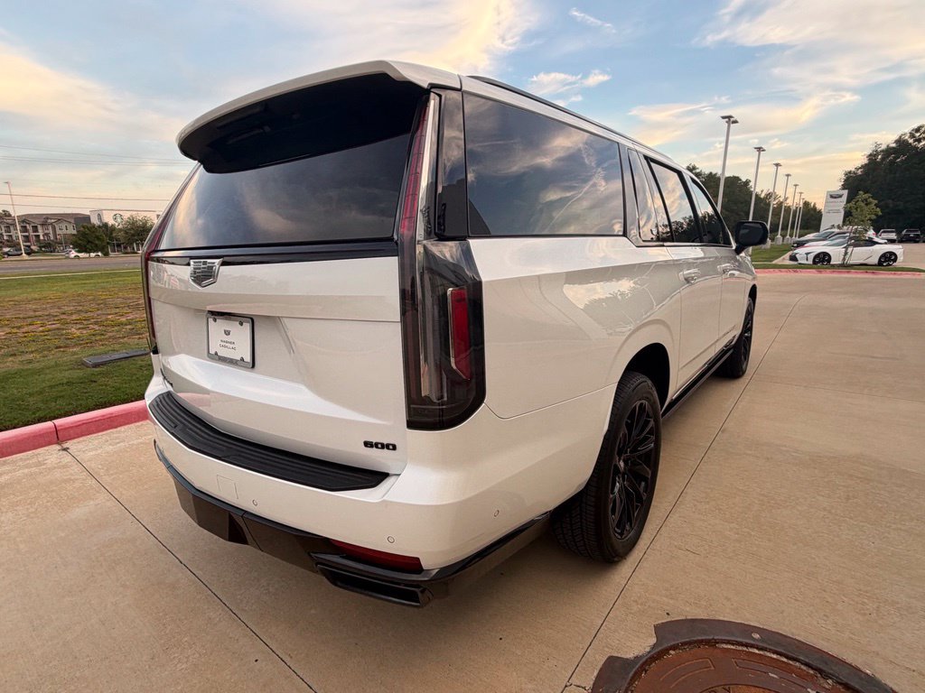 Used 2024 Cadillac Escalade ESV Sport Platinum w/ LPO, ONYX Package AWD/4WD image 5