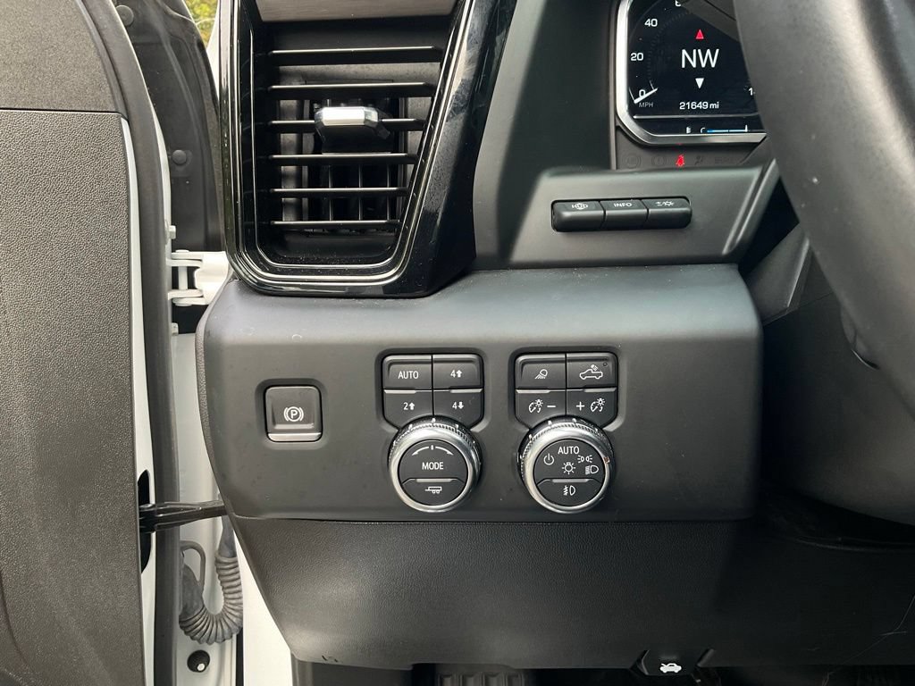 Used 2024 GMC Sierra 1500 AT4 w/ Technology Package AWD/4WD image 14