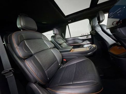 Certified 2025 Lincoln Navigator Black Label AWD/4WD image 35