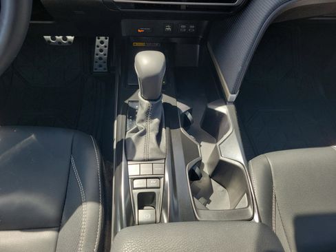 Used 2025 Toyota Camry SE image 15