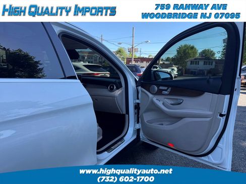 Used 2021 Mercedes-Benz GLC 300 4MATIC w/ Multimedia Package image 22