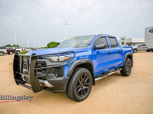 Used 2025 Chevrolet Colorado Trail Boss AWD/4WD image 3