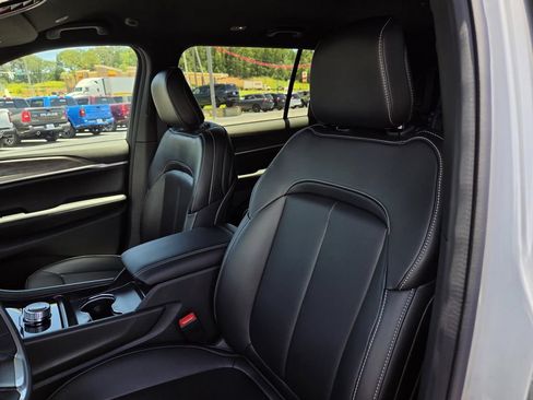 New 2026 Jeep Grand Cherokee L Limited RWD image 12