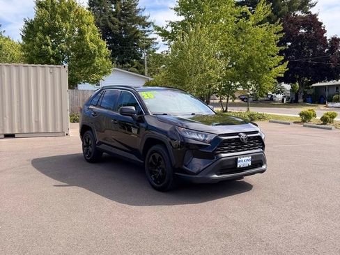 Used 2020 Toyota RAV4 LE AWD/4WD image 3