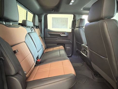 Used 2024 Chevrolet Silverado 1500 High Country w/ Technology Package AWD/4WD image 33