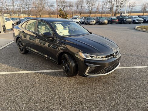 New 2026 Volkswagen Jetta SE FWD image 3