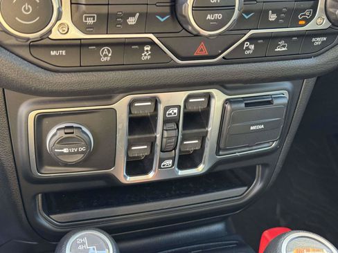 Used 2024 Jeep Wrangler Unlimited Sport AWD/4WD image 30