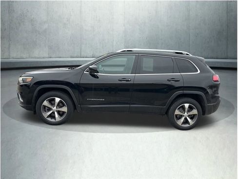 Used 2021 Jeep Cherokee Limited image 2