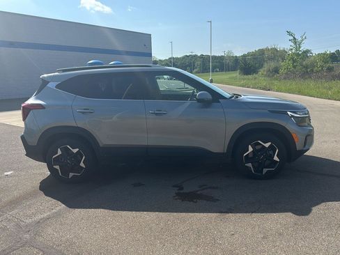 Used 2025 Kia Seltos EX w/ EX Sunroof Package AWD/4WD image 6