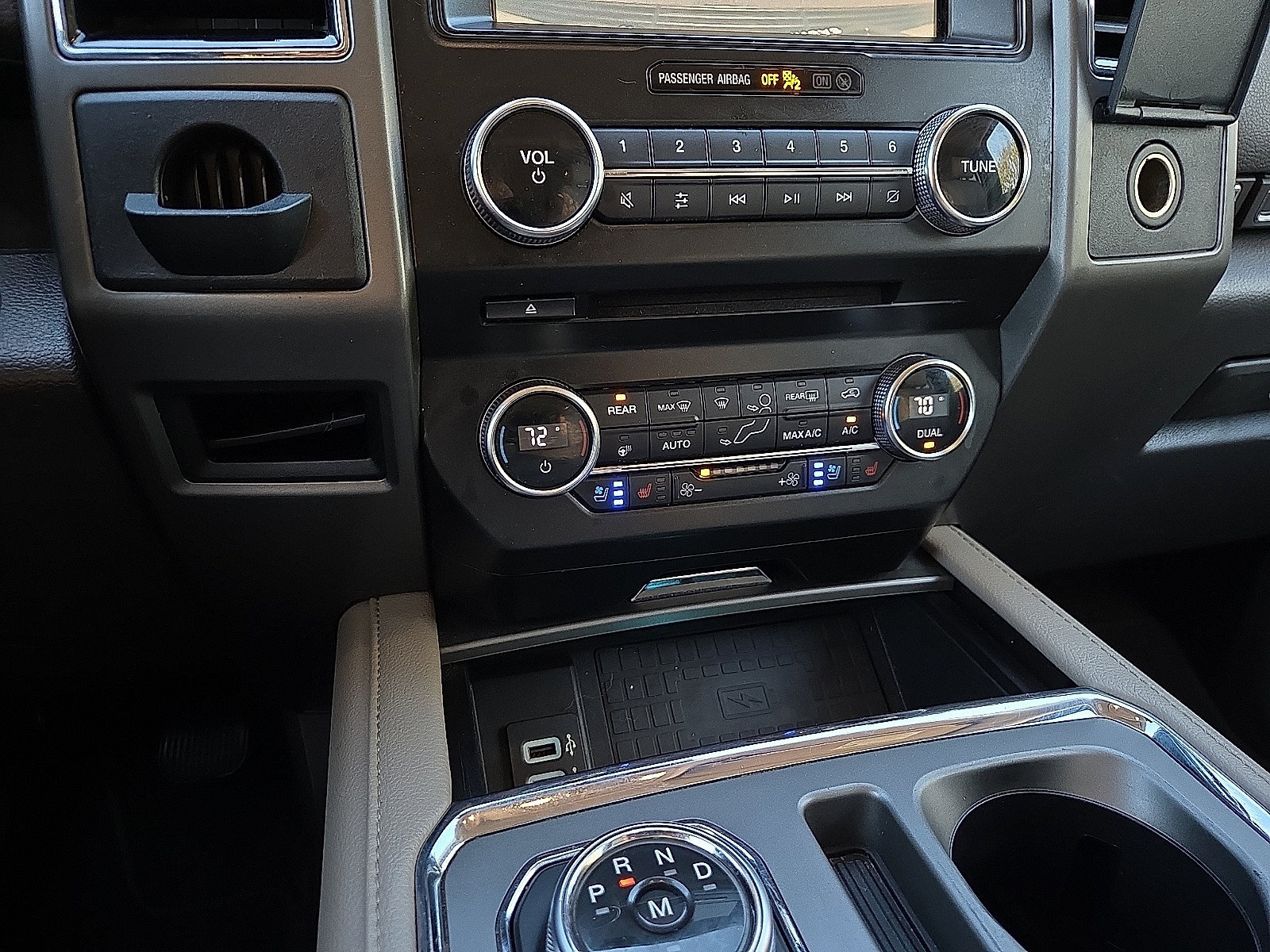 Used 2018 Ford Expedition XLT w/ Equipment Group 202A RWD image 18
