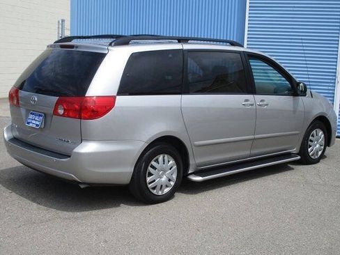 Used 2010 Toyota Sienna LE FWD image 3