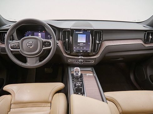 Certified 2023 Volvo XC60 B5 Ultimate w/ Protection Package Premier image 23