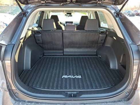 Certified 2025 Toyota RAV4 LE image 28