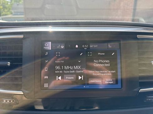 Used 2023 Chrysler Voyager LX FWD image 14