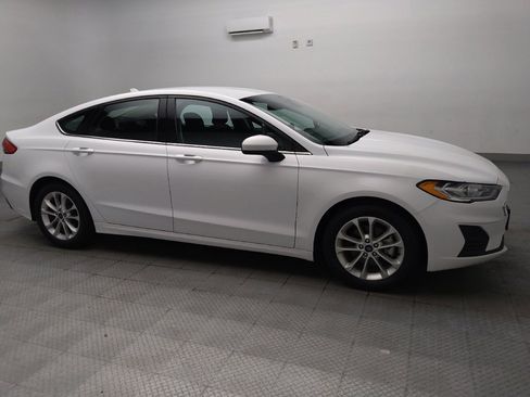 Used 2019 Ford Fusion SE FWD image 11