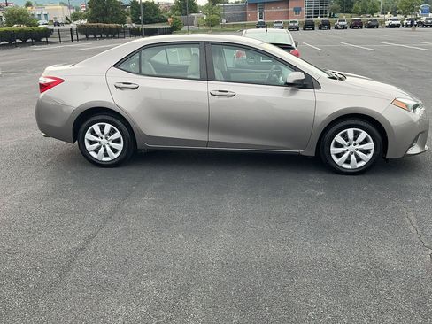 Used 2016 Toyota Corolla LE FWD image 4