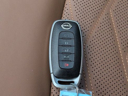 Certified 2025 Nissan Pathfinder Platinum FWD image 31