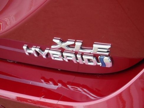 Used 2022 Toyota Camry XLE w/ Navigation Upgrade Package image 11