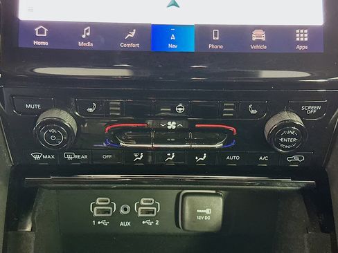 Used 2023 Jeep Grand Cherokee L Limited image 24