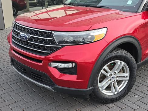 Used 2021 Ford Explorer XLT w/ Equipment Group 202A image 10