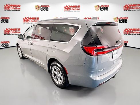 Used 2021 Chrysler Pacifica Limited w/ Uconnect Theater Family Group AWD/4WD image 2