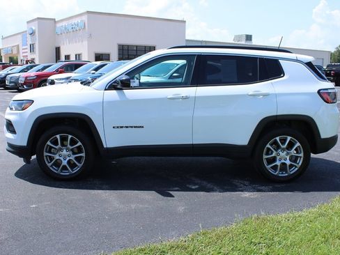 Used 2022 Jeep Compass Latitude AWD/4WD image 4