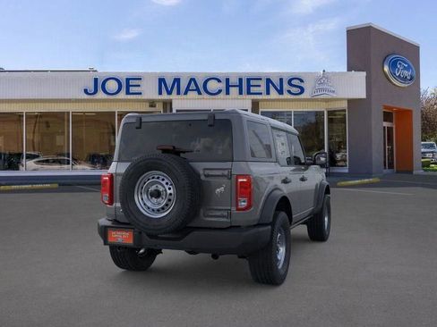 New 2025 Ford Bronco 4-Door image 9