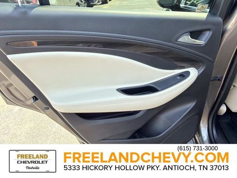 Used 2019 Buick Envision Essence FWD image 15
