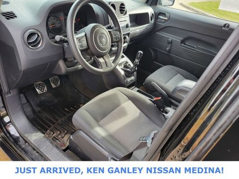 Used 2016 Jeep Patriot Sport image 9