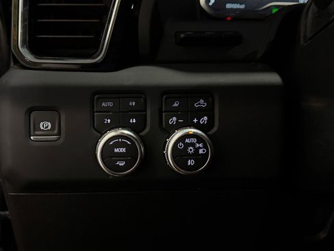 Used 2024 GMC Sierra 3500 Denali Ultimate AWD/4WD image 8