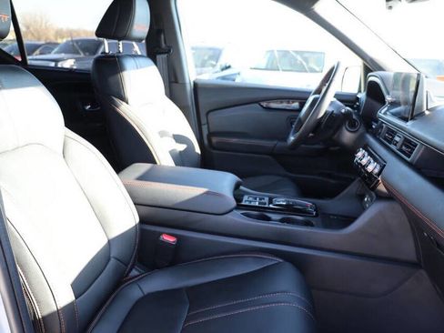 Used 2025 Honda Pilot TrailSport image 15