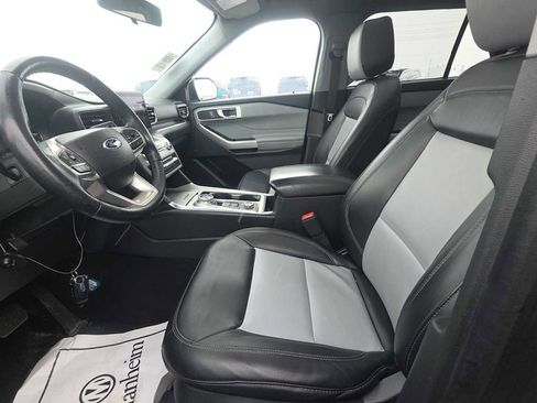 Used 2023 Ford Explorer XLT w/ Equipment Group 202A image 14