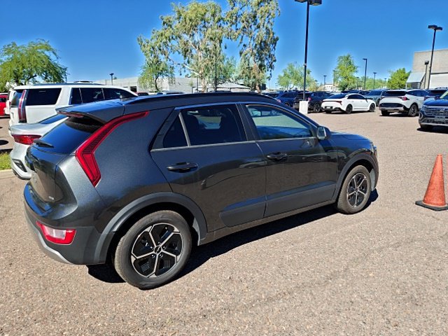 Used 2025 Kia Niro LX FWD image 10