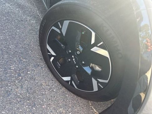 Certified 2023 Kia Niro Wind FWD image 2