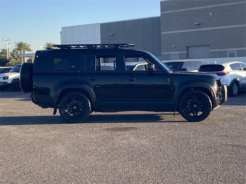 Used 2023 Land Rover Defender 130 SE image 27