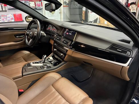 Used 2016 BMW M5 RWD image 19