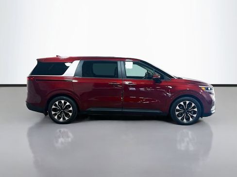 Used 2022 Kia Carnival EX FWD image 8