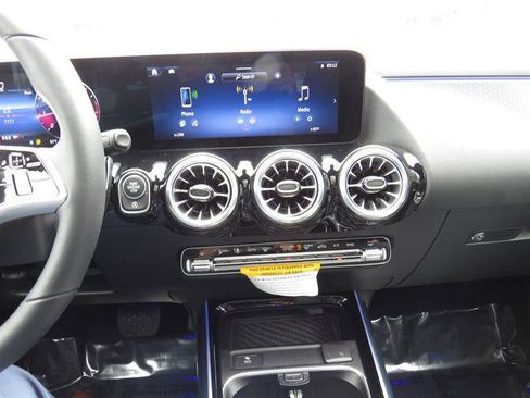 Used 2025 Mercedes-Benz GLA 250 4MATIC image 15