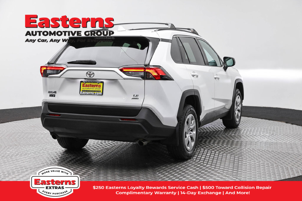 Used 2021 Toyota RAV4 LE AWD/4WD image 6