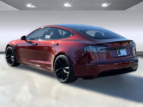 Used 2021 Tesla Model S Plaid image 3