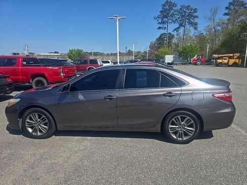 Used 2017 Toyota Camry SE image 8