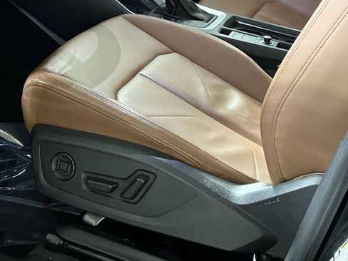 Used 2024 Audi Q3 2.0T Premium image 12