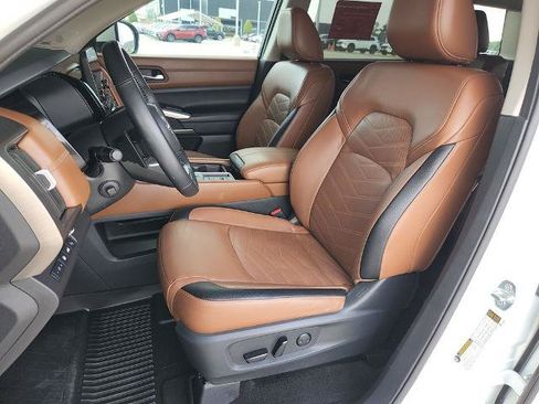 Certified 2024 Nissan Pathfinder Platinum FWD image 13