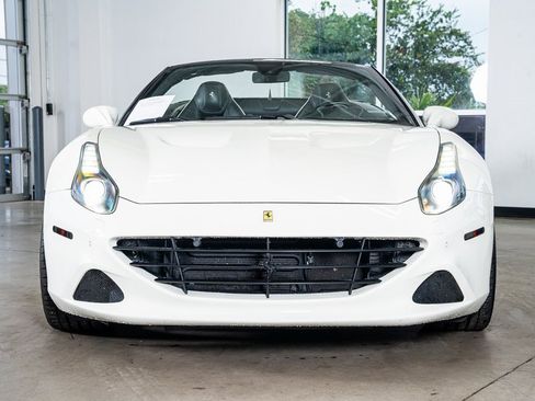 Used 2016 Ferrari California T image 3