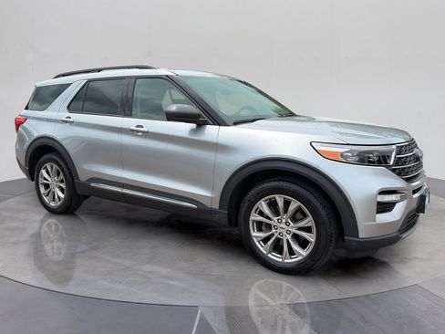 Used 2023 Ford Explorer XLT w/ Equipment Group 202A AWD/4WD image 7