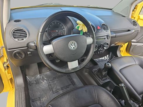 Used 2010 Volkswagen Beetle Coupe FWD image 19