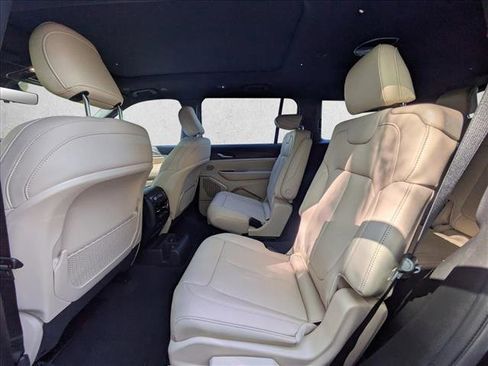New 2026 Jeep Grand Cherokee L Limited w/ Luxury Tech Group II RWD image 20