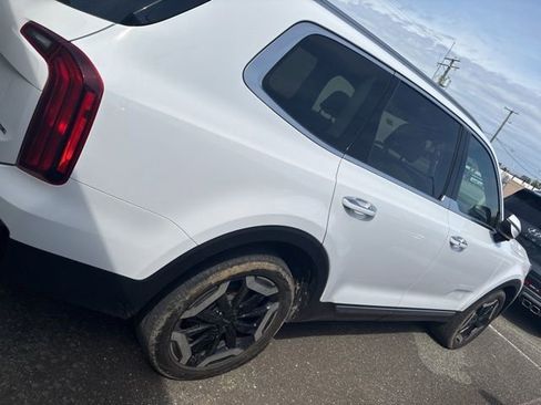 Used 2023 Kia Telluride S image 2