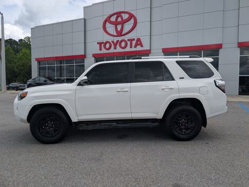Used 2020 Toyota 4Runner SR5 Premium RWD image 2